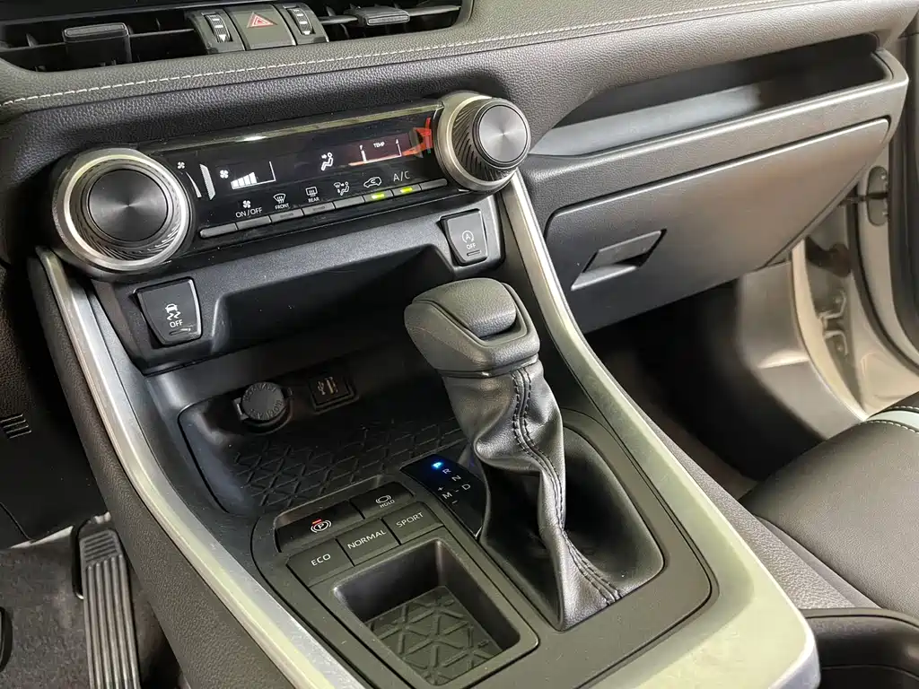 Toyota RAV4 — миниатюра 17
