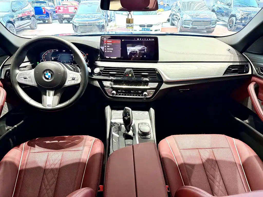 BMW 5 Series — миниатюра 10