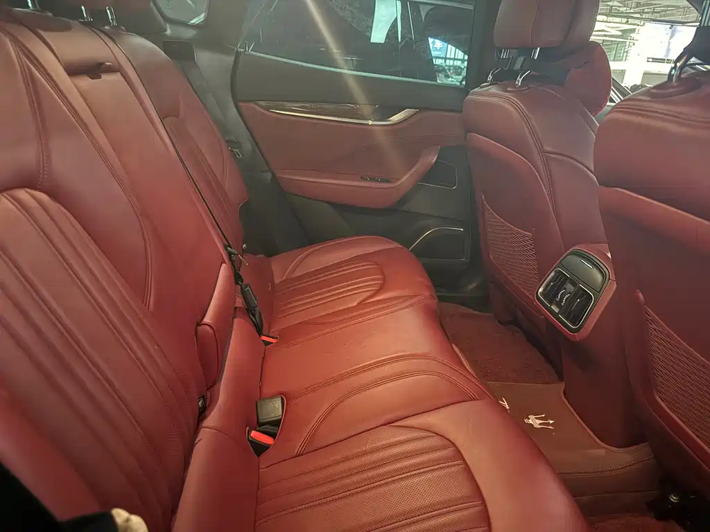Maserati Levante — миниатюра 6