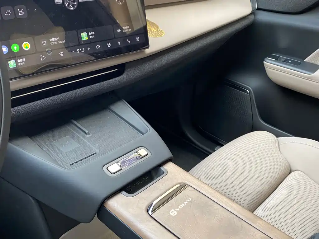 Volvo XC70 PHEV — миниатюра 17