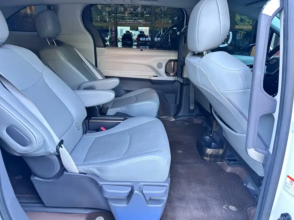 Toyota Granvia — миниатюра 5