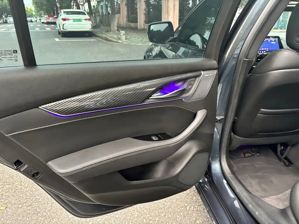 Cadillac CT5 — миниатюра 14