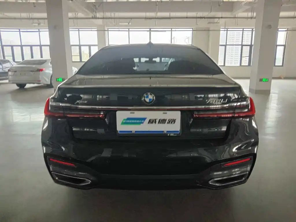 BMW 7 Series — миниатюра 5