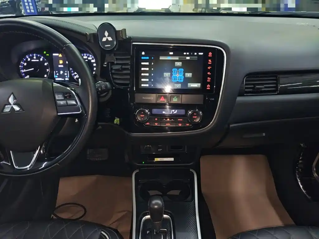 Mitsubishi Outlander — миниатюра 13