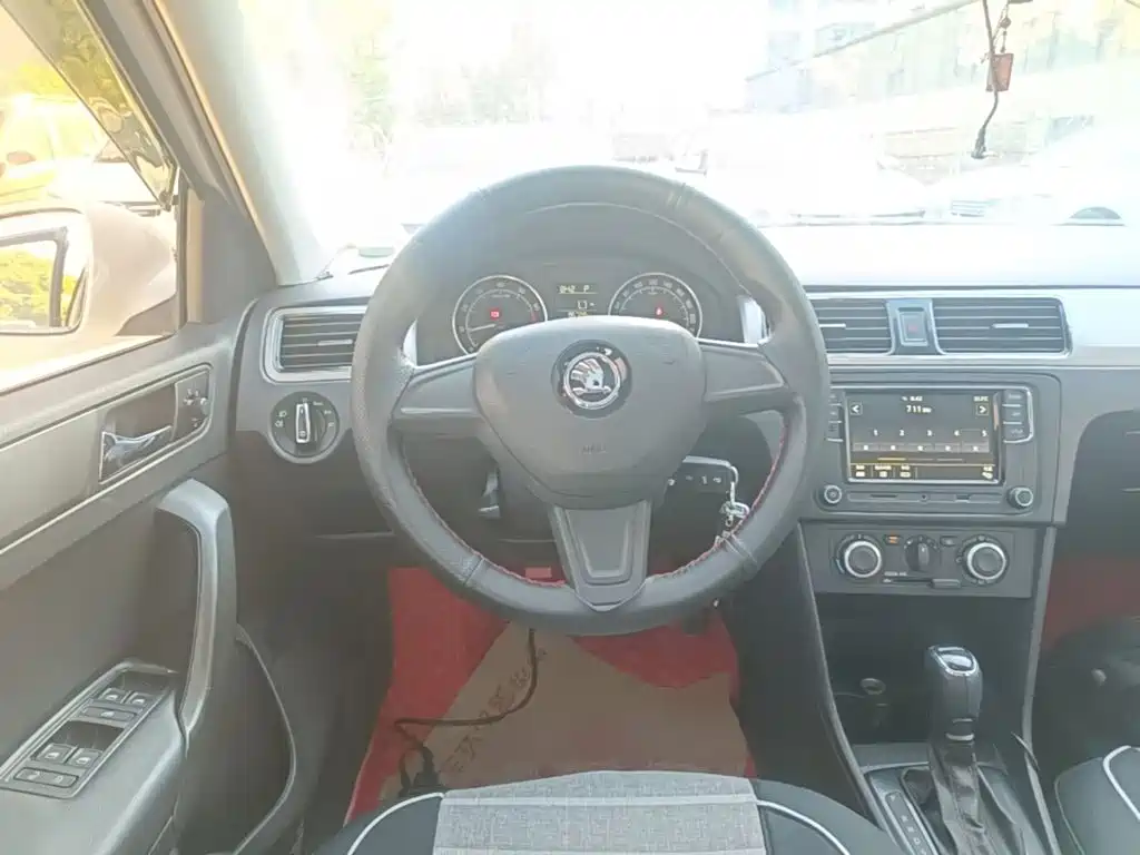 Skoda Rapid Spaceback — миниатюра 11