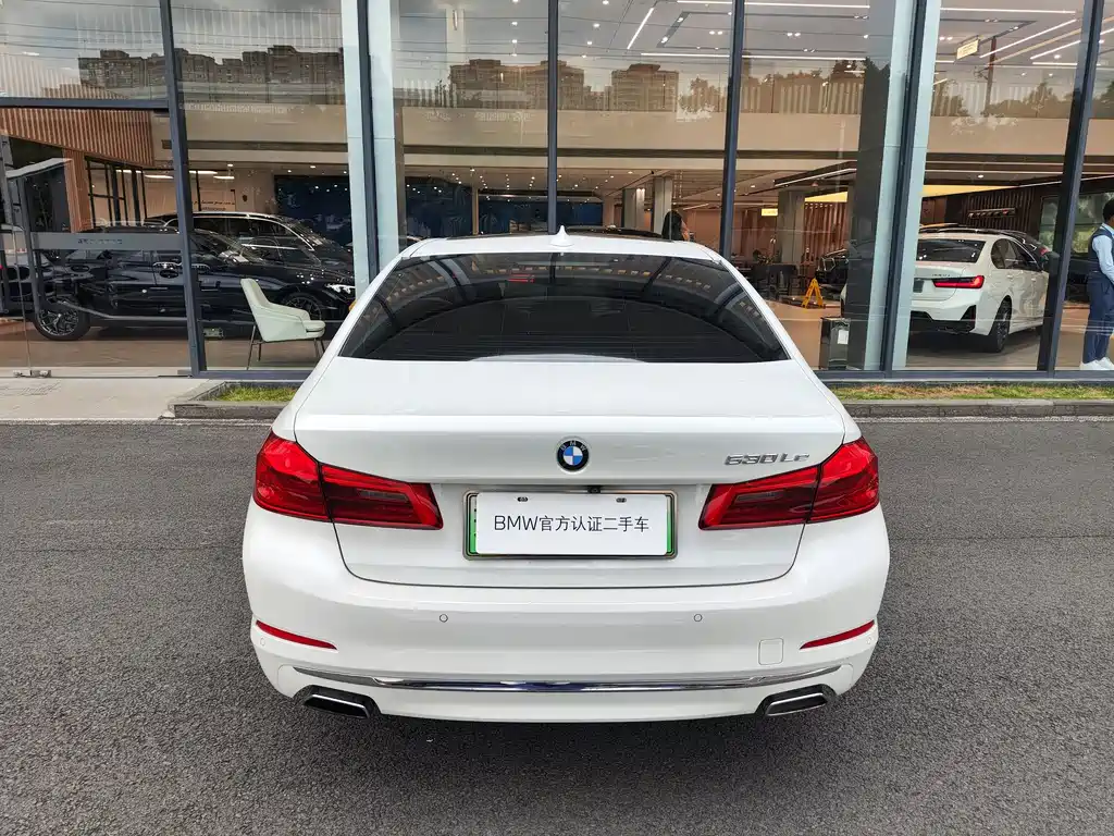 BMW 5 Series New Energy — миниатюра 8
