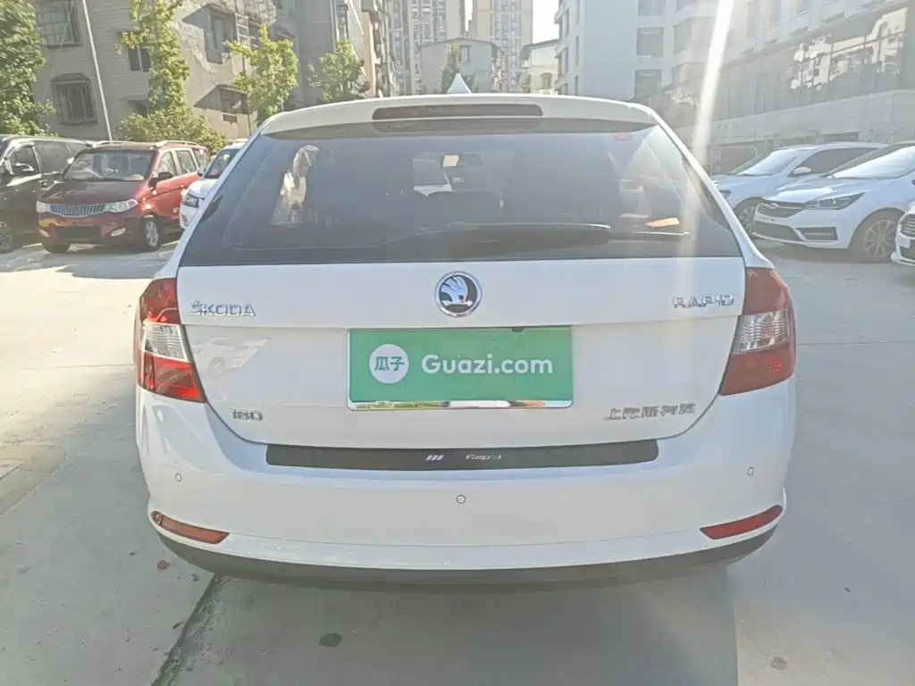 Skoda Rapid Spaceback — миниатюра 6