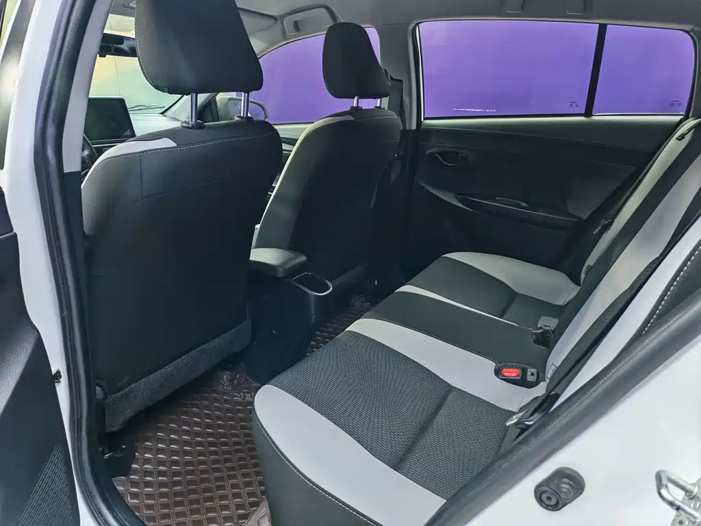 Toyota Yaris L — миниатюра 8