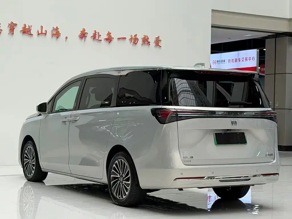 Buick GL8 Hybrid — миниатюра 7