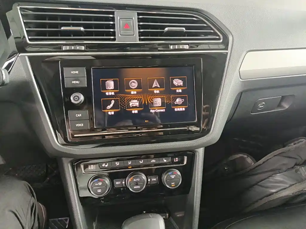 Volkswagen Tiguan L — миниатюра 13