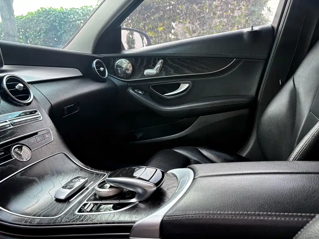 Mercedes-Benz C-Class — миниатюра 13