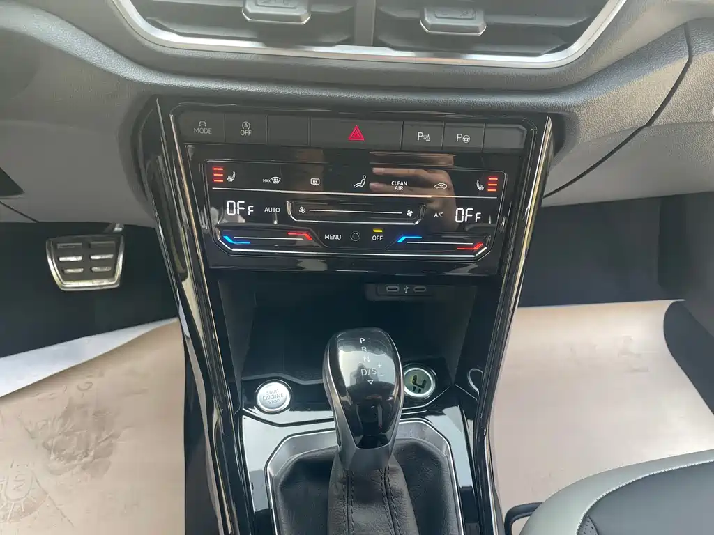 Volkswagen T-Roc — миниатюра 16