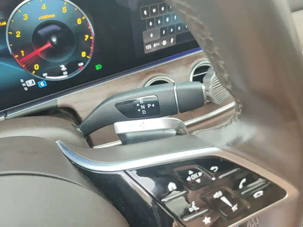Mercedes-Benz E-Class — миниатюра 14