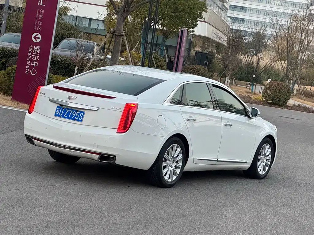 CADILLAC XTS