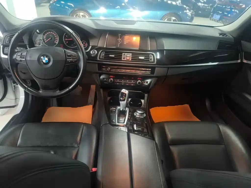 BMW 5 Series — миниатюра 10