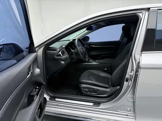 Toyota Camry — миниатюра 12