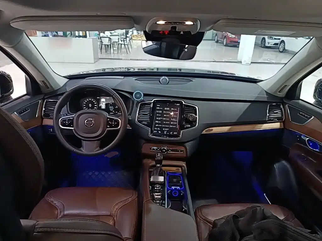 Volvo XC90 — миниатюра 10