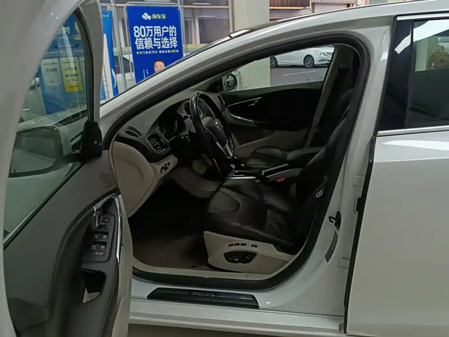 Volvo V40 — миниатюра 9