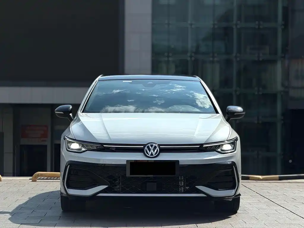 Volkswagen Golf 2025 300TSI R-Line