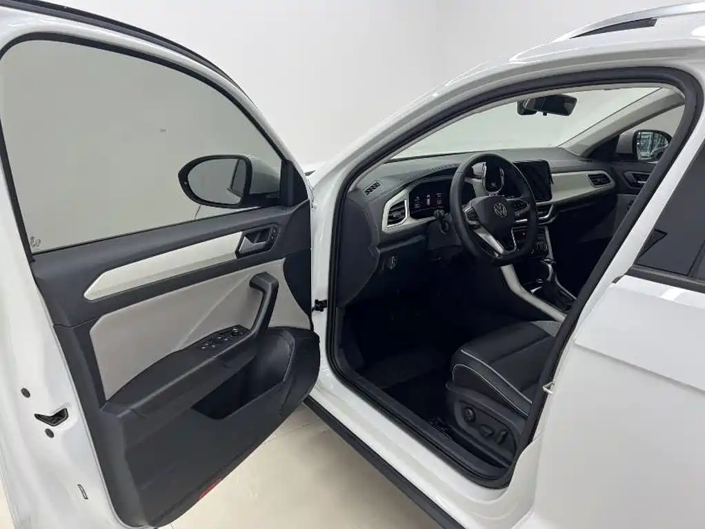 Volkswagen T-Roc — миниатюра 10