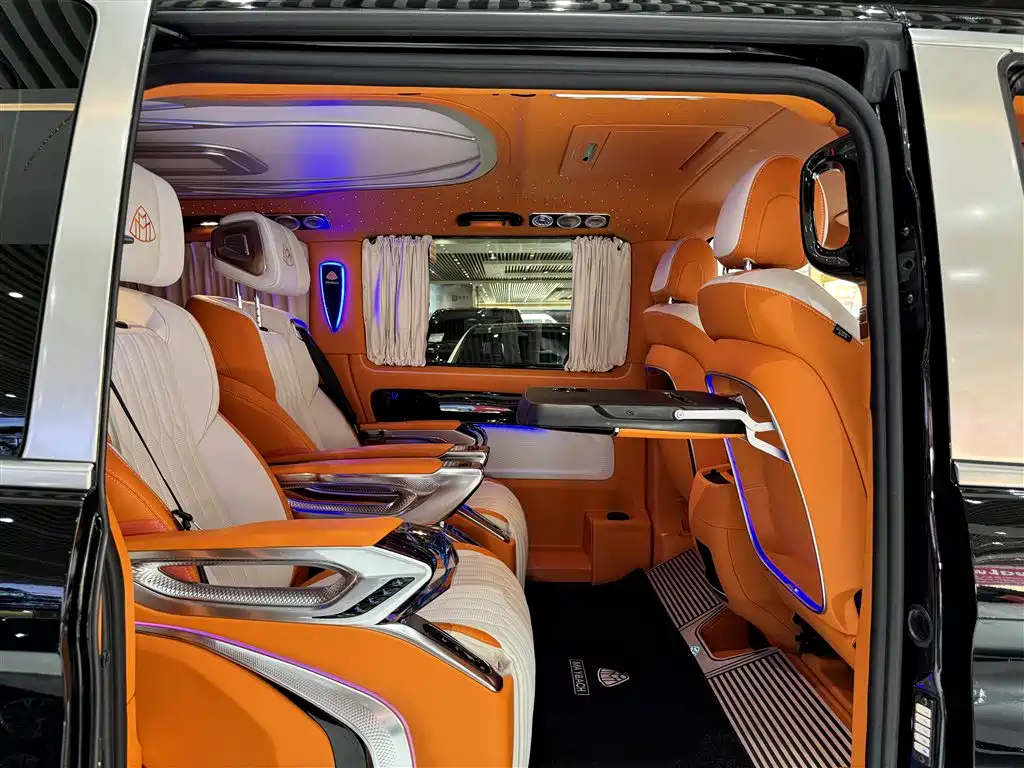Mercedes-Benz Vito 2021 2.0T Elite 7 мест