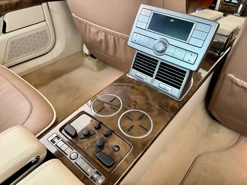 Volkswagen Phaeton — миниатюра 12