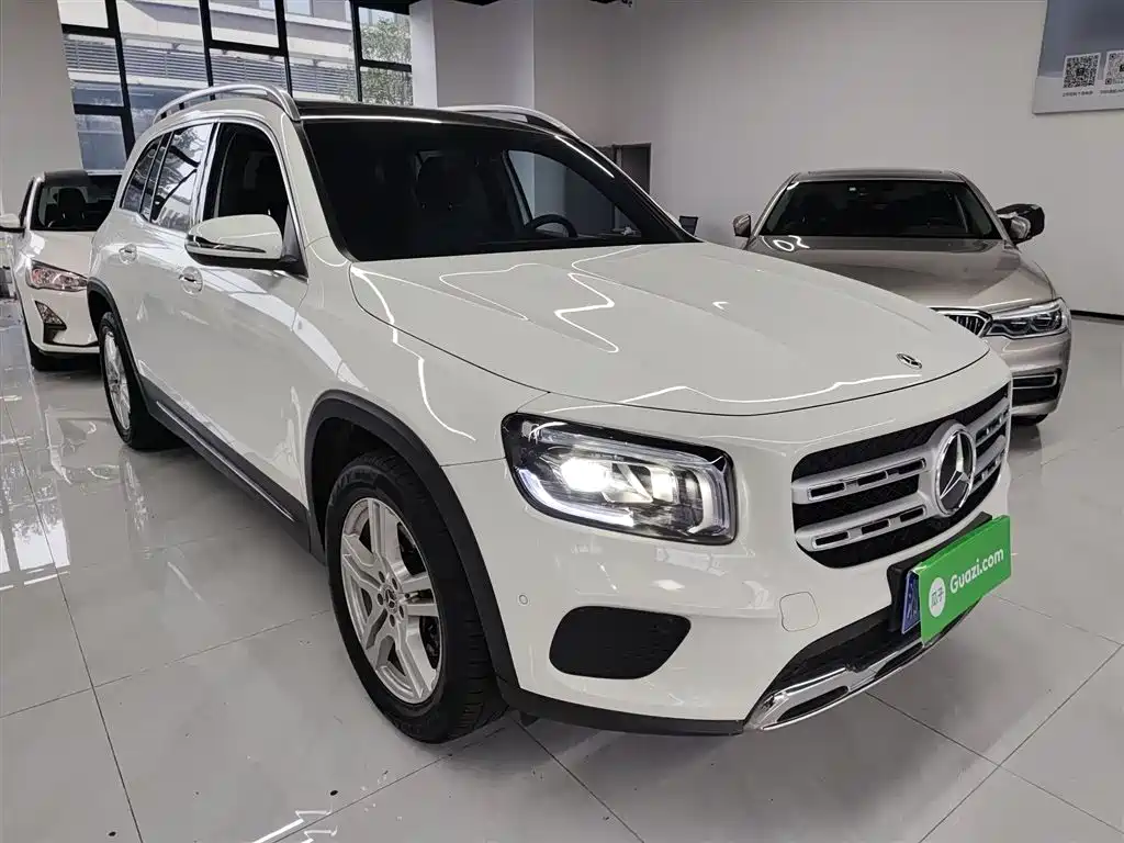 MERCEDES-BENZ GLB