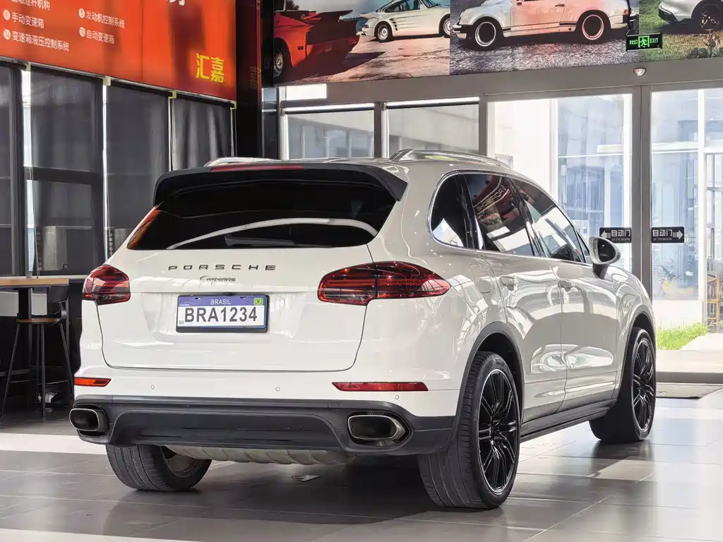 Porsche Cayenne — миниатюра 11