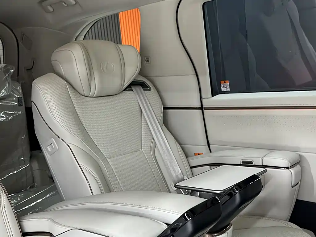 Lexus LM - фото 15