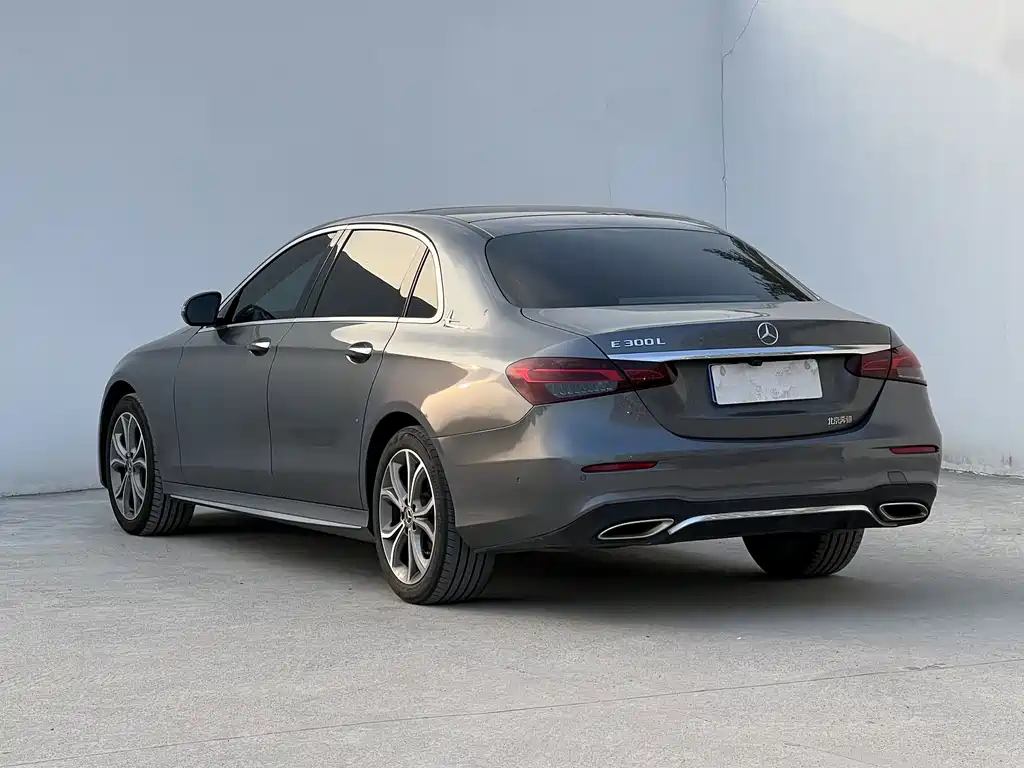 Mercedes-Benz E-Class — миниатюра 5