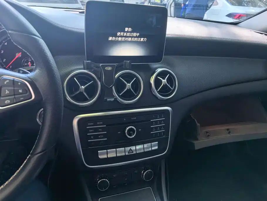 Mercedes-Benz GLA — миниатюра 13