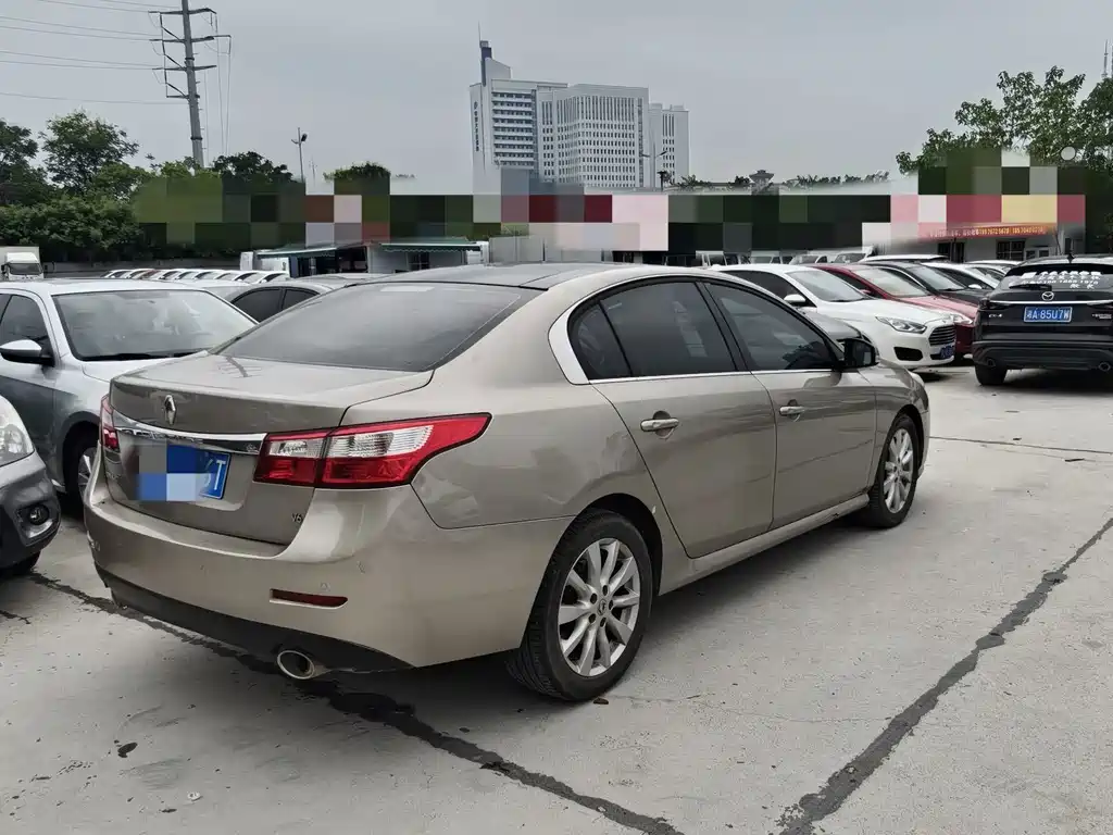 Renault Latitude — миниатюра 5