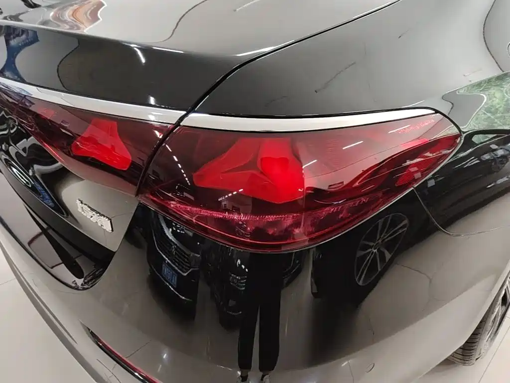 Mercedes-Benz E-Class — миниатюра 8