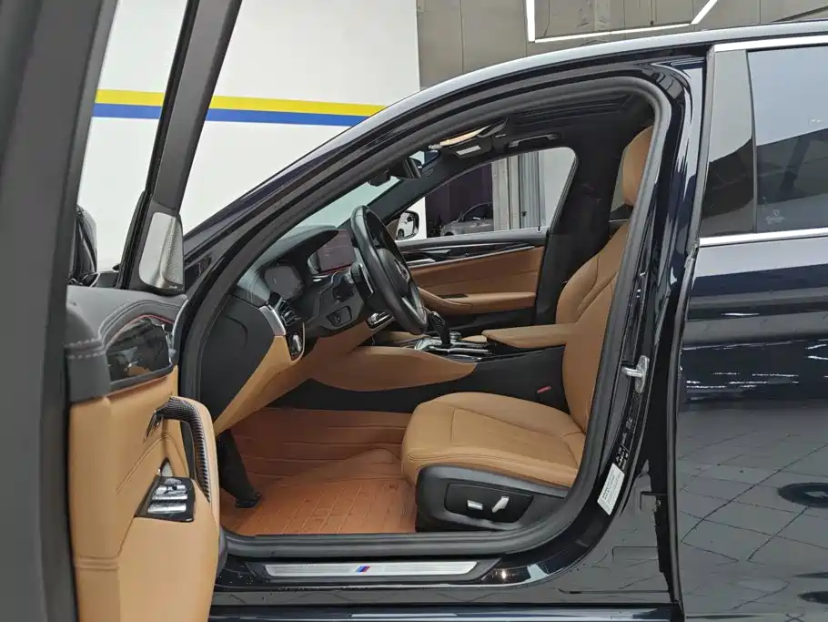 BMW 5 Series — миниатюра 9