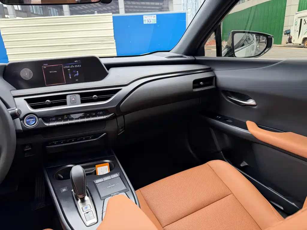 Lexus UX New Energy — миниатюра 8
