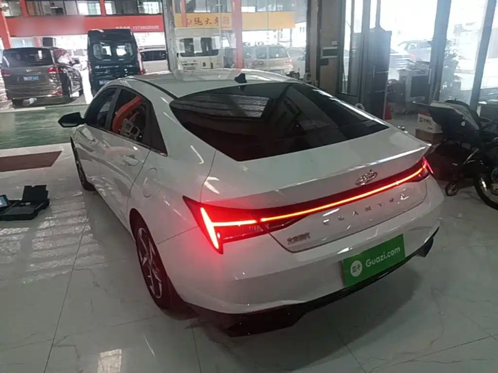 Hyundai Elantra — миниатюра 5