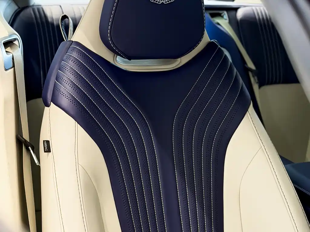 Aston Martin DB11 — миниатюра 9