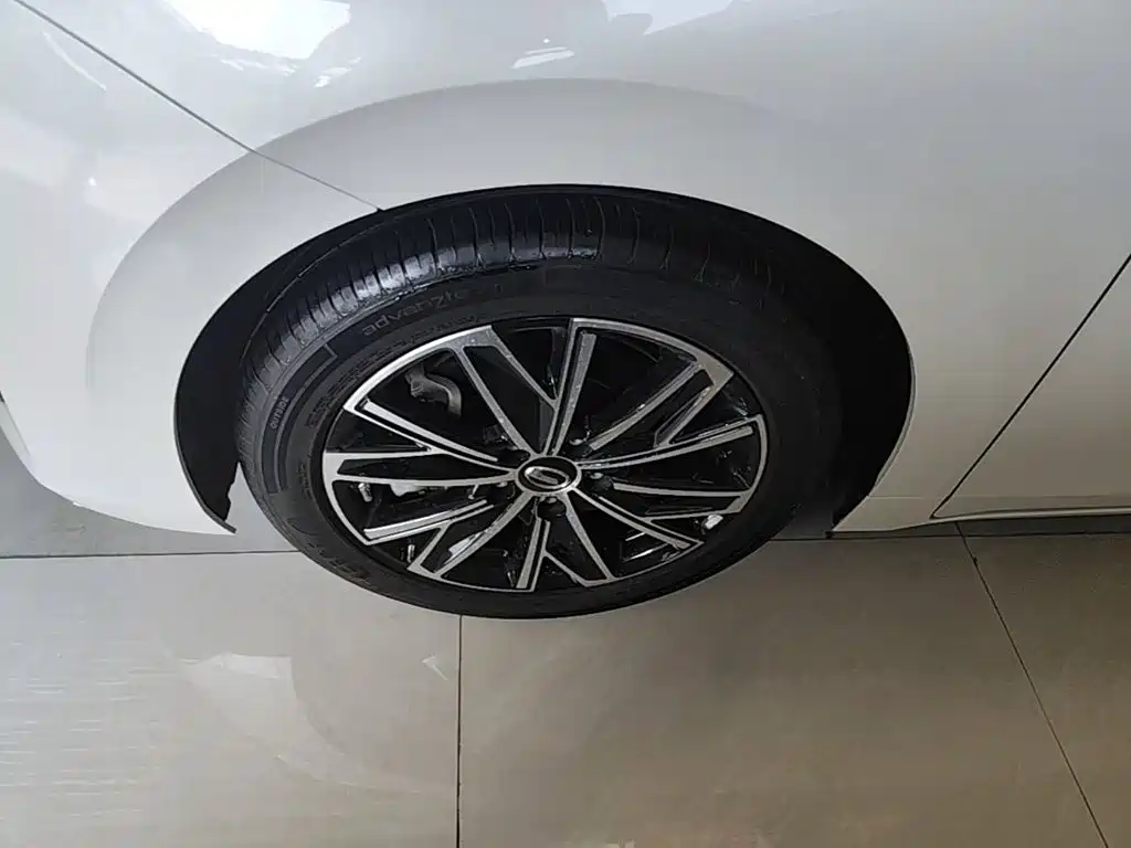 GAC Motor Trumpchi E8 PHEV — миниатюра 23