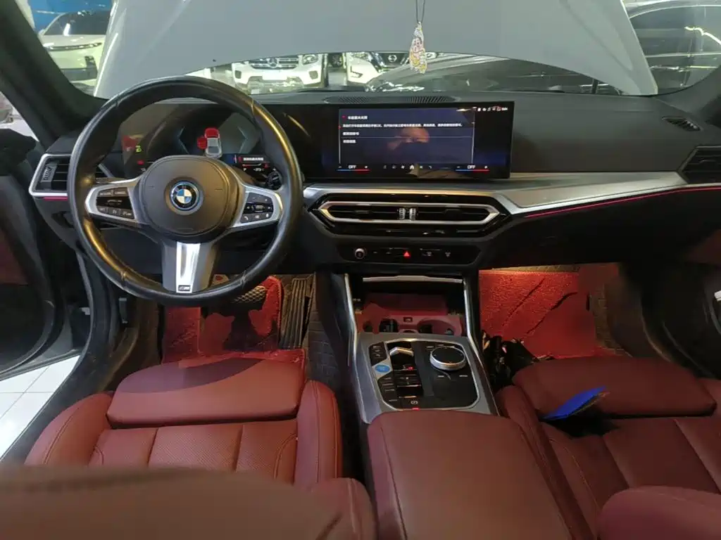 BMW i4 — миниатюра 10