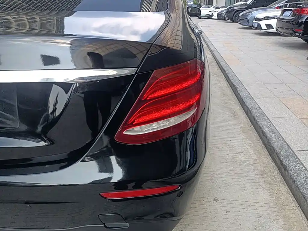 Mercedes-Benz E-Class — миниатюра 8