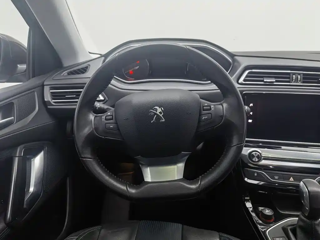 Peugeot 308 — миниатюра 11