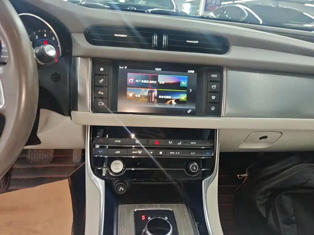 Jaguar XFL — миниатюра 13