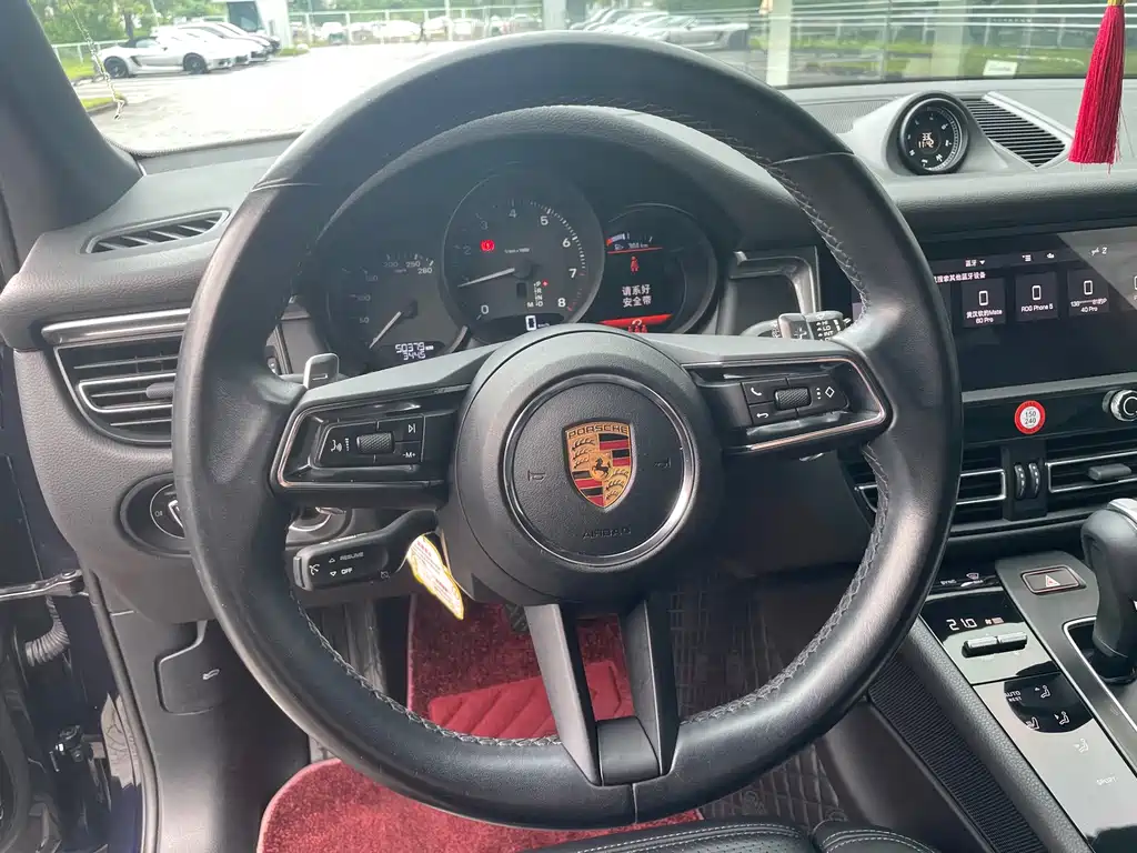 Porsche Macan — миниатюра 8