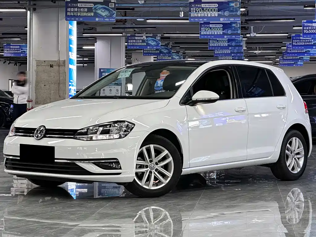 VOLKSWAGEN GOLF