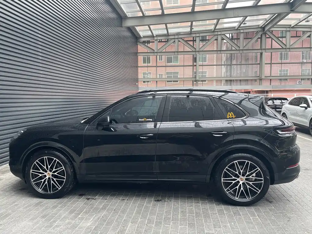 Porsche Cayenne — миниатюра 5