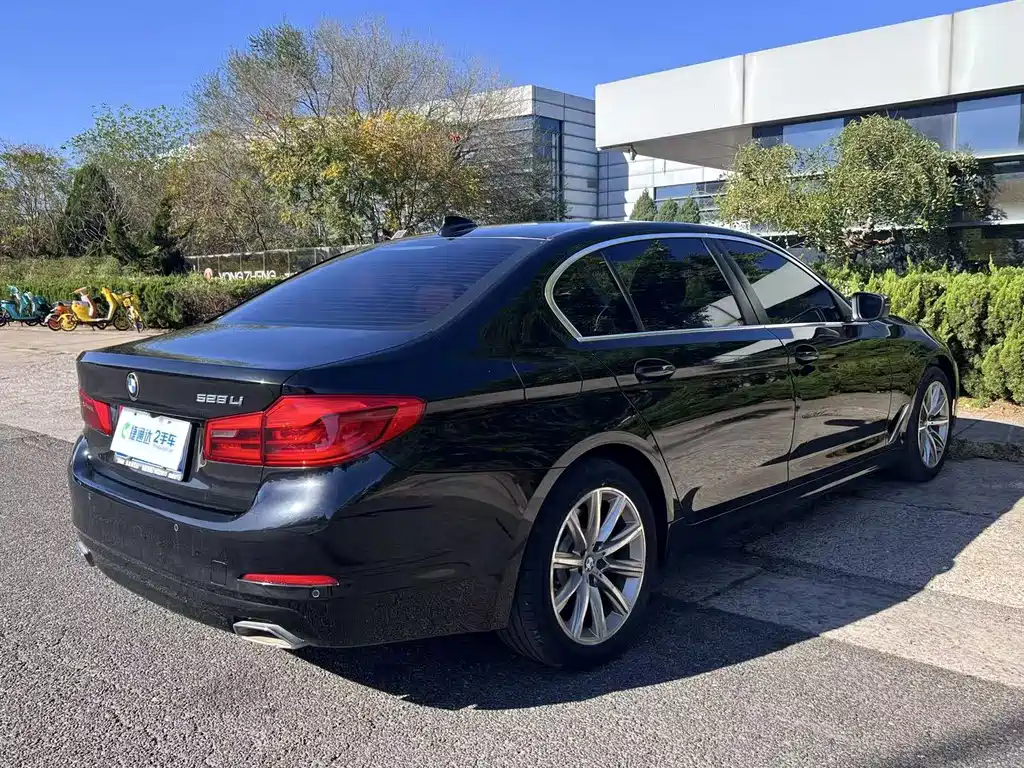 BMW 5 Series — миниатюра 18