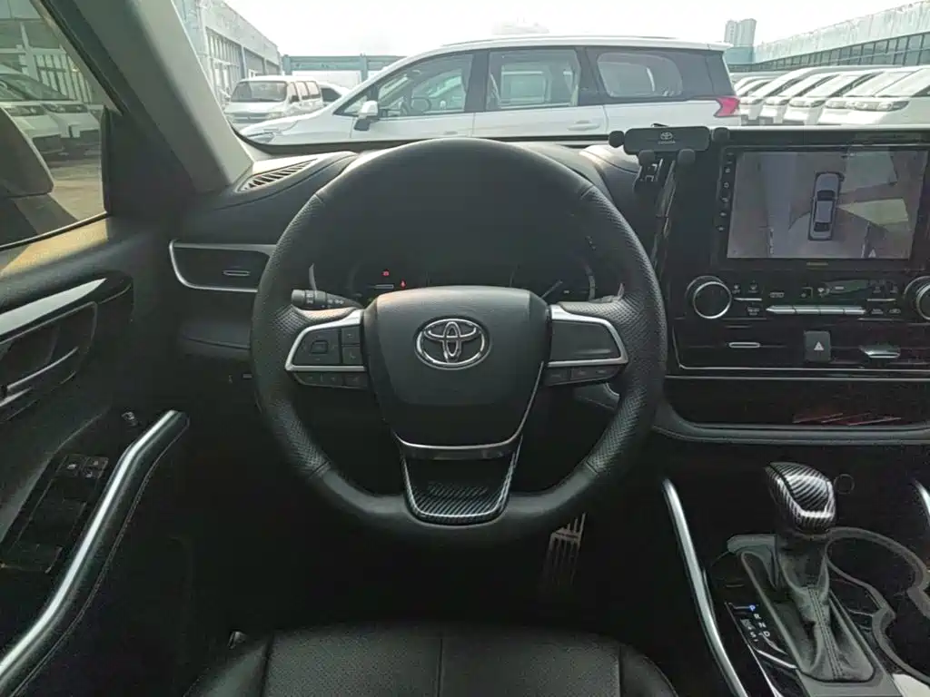 Toyota Highlander — миниатюра 11