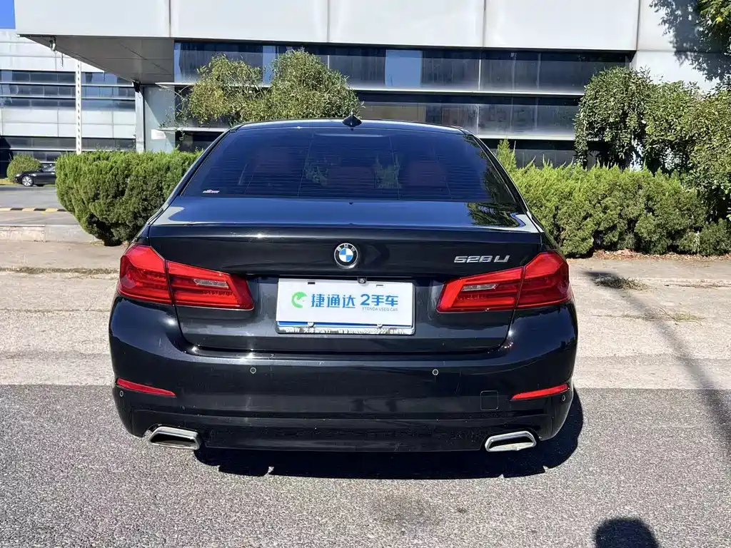BMW 5 Series — миниатюра 23
