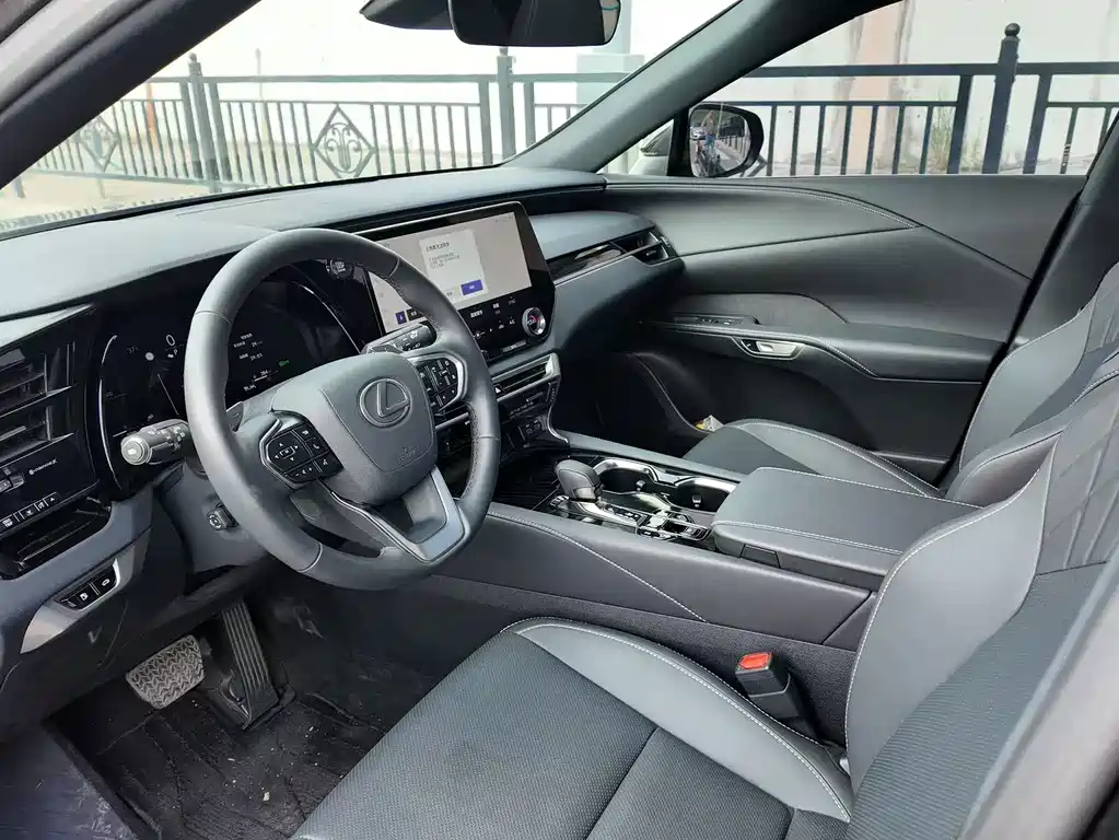 Lexus RX — миниатюра 6