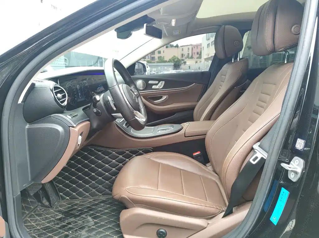 Mercedes-Benz E-Class — миниатюра 7